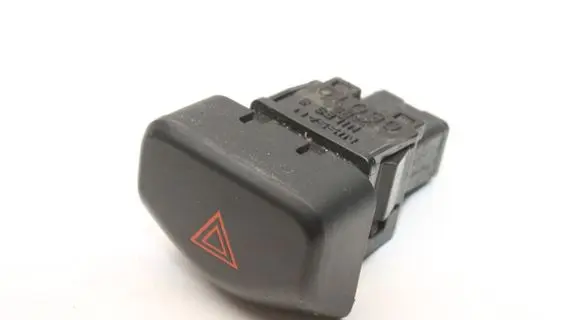 Nissan Note (E12) Hazard light switch