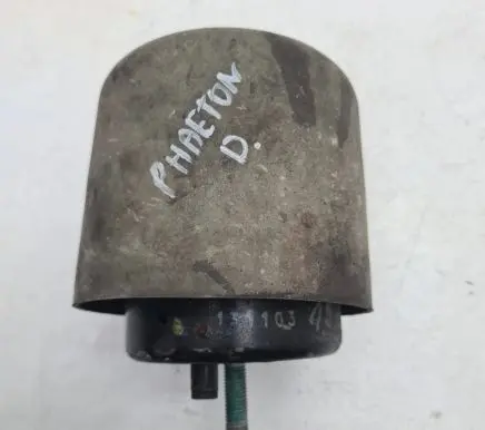 Volkswagen Phaeton Engine mount bracket 131103