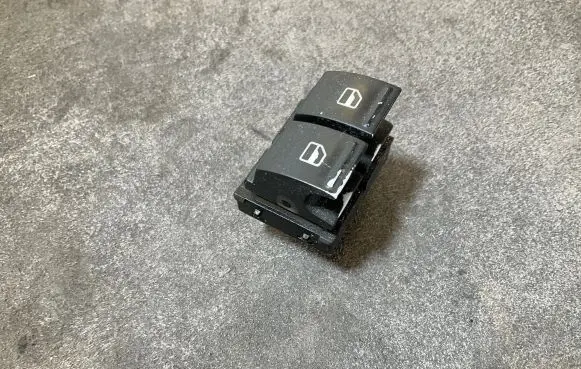 Seat Altea XL Electric window control switch 1K3959857A 330701S