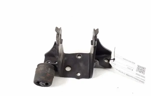 Toyota Avensis T270 Engine mounting bracket 12325-0R050