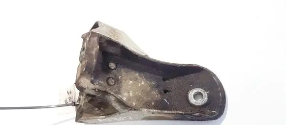 Volkswagen Touareg I Engine mounting bracket 7l6199307