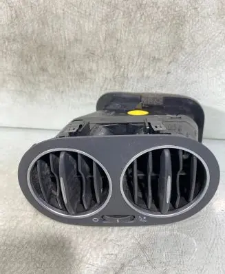 Volkswagen Golf Plus Dash center air vent grill 5m0819759