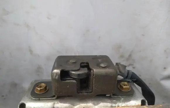 Nissan Pathfinder R51 Tailgate/trunk/boot lock/catch/latch