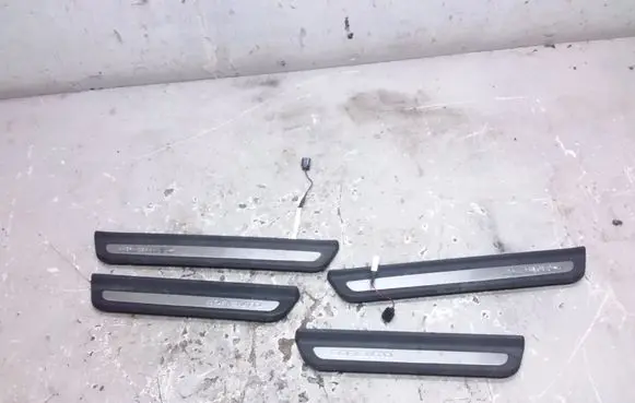KIA Sorento sill trim set (inner) 85883C5200 85887C5100
