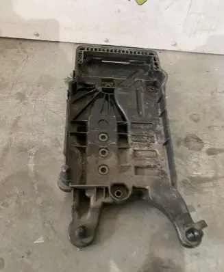 Toyota RAV 4 (XA30) Battery box tray 200915331