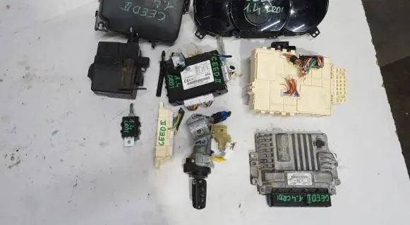 KIA Ceed Engine control unit/module 391302A700 28354403 2835440301000338