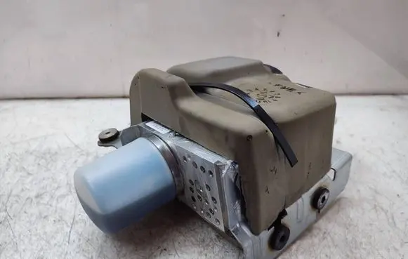 Mercedes-Benz E A207 Convertible roof hydraulic pump A2078000030