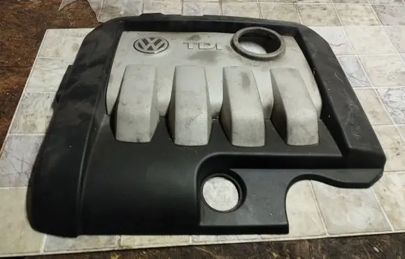 Volkswagen Golf Plus Engine cover (trim) 03G103925
