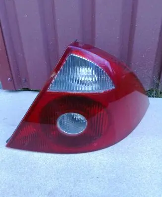 Ford Mondeo Mk III Rear/tail lights 1S7113404A
