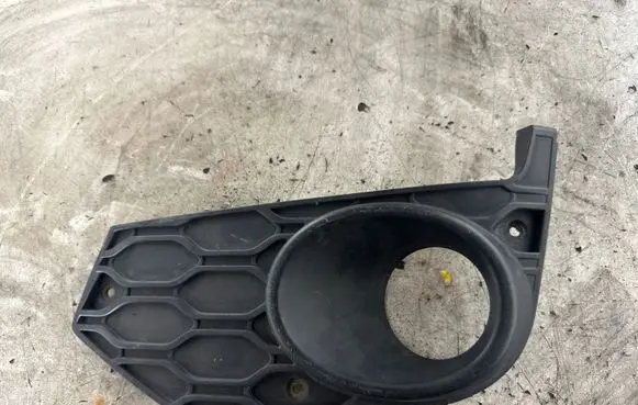 Iveco Daily 6th gen Front fog light trim/grill 5801562216 5801529859