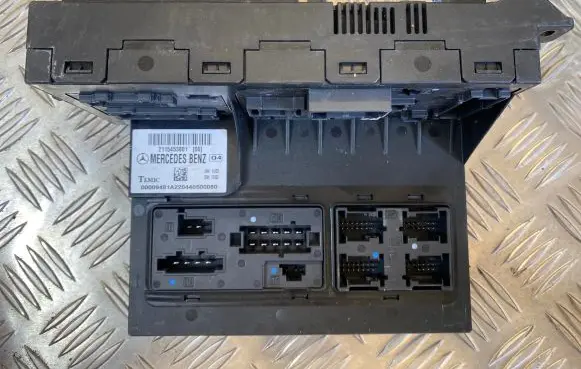 Mercedes-Benz E W211 Fuse module 2115453801