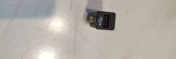 BMW 5 F10 F11 USB socket connector 9237656