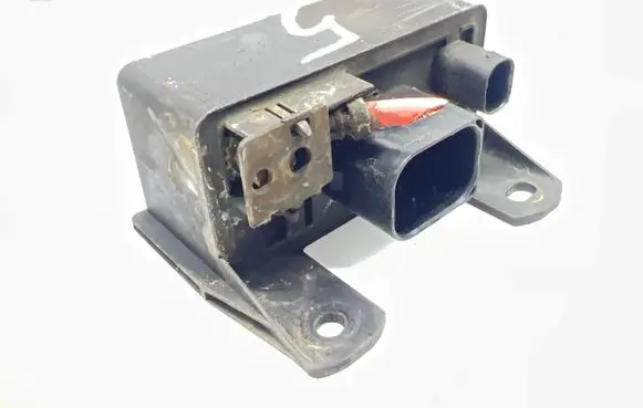 Mercedes-Benz E W211 Glow plug pre-heat relay 0285454032