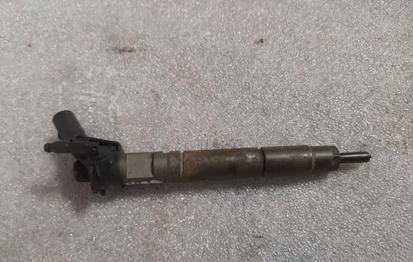 Mercedes-Benz ML W164 Fuel injector A6290700087 6290700087