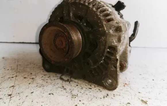 Volkswagen Golf IV Generator/alternator 037903025C 0123320034