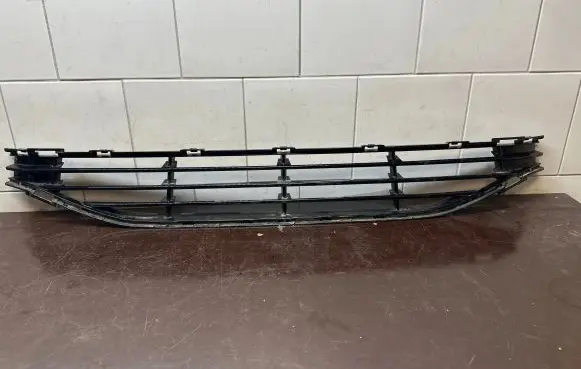 Volvo V40 Front bumper lower grill 31283743