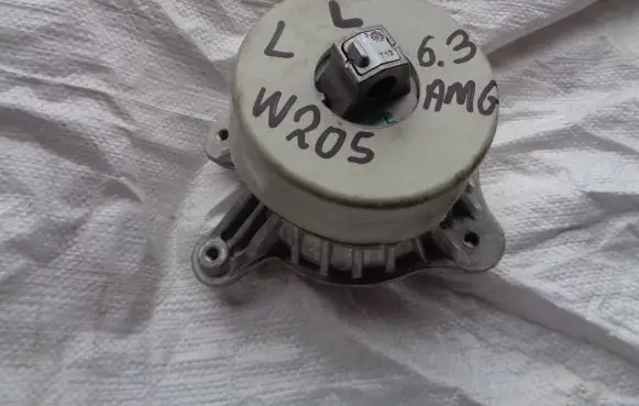 Mercedes-Benz C AMG W205 Engine mount bracket A2052420300