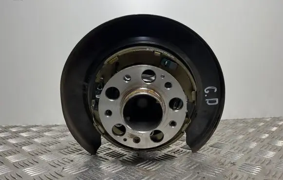 Rear wheel hub