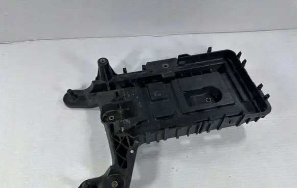 Volkswagen Tiguan Battery tray 1K0915333