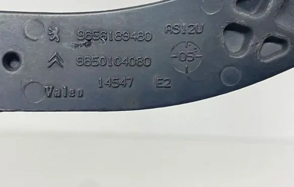 Peugeot 307 Windshield/front glass wiper blade 9656189480 9650104080