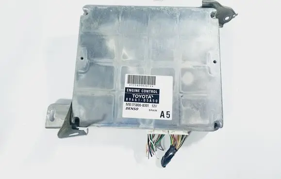 Toyota Avensis T250 Engine control unit/module 1758008301 8966105A50 MB1758008301