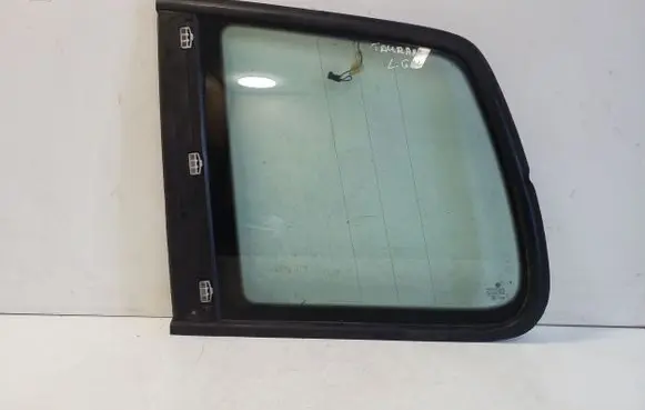 Volkswagen Touran I Rear side window E643R00048