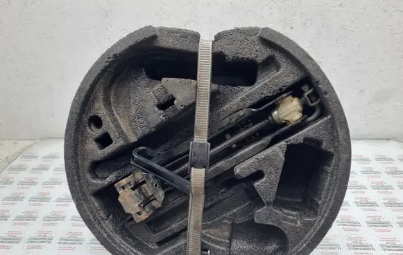 Skoda Octavia Mk2 (1Z) Tool box 1Z0012115 1K0011031K