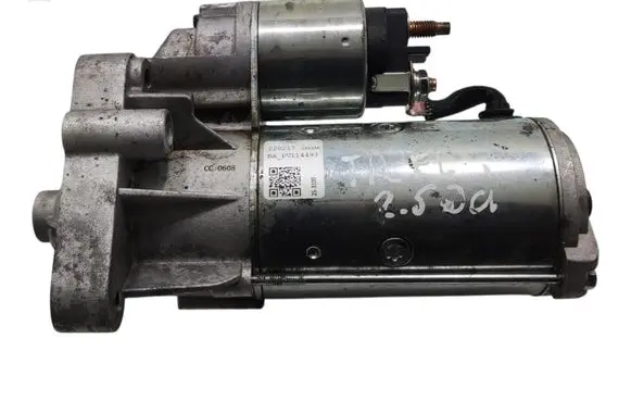 Opel Vivaro Starter motor 