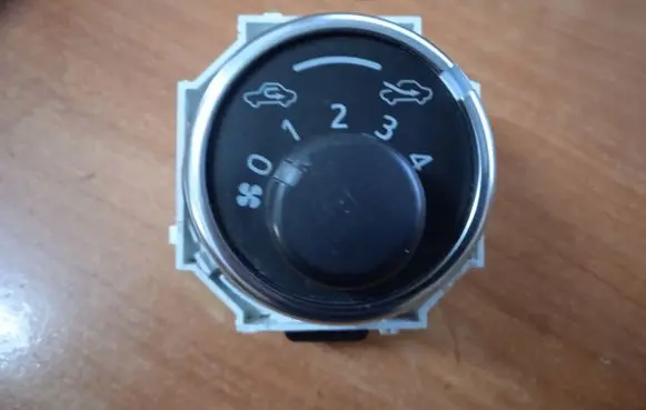 Toyota Yaris Tailgate/trunk/boot open switch 