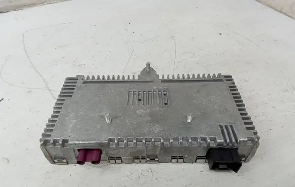 Mercedes-Benz E W212 HiFi Audio sound control unit A1669003407