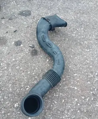 Dacia Dokker Air intake duct part 165556691R SA927 TH1H1