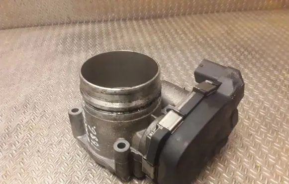 BMW Z4 E89 Throttle valve 7588625