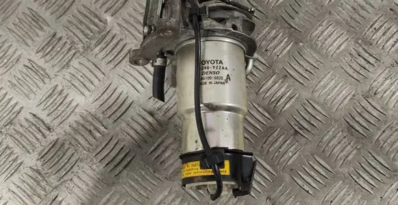 Toyota Avensis T270 Fuel filter housing 233800R051 1861006820