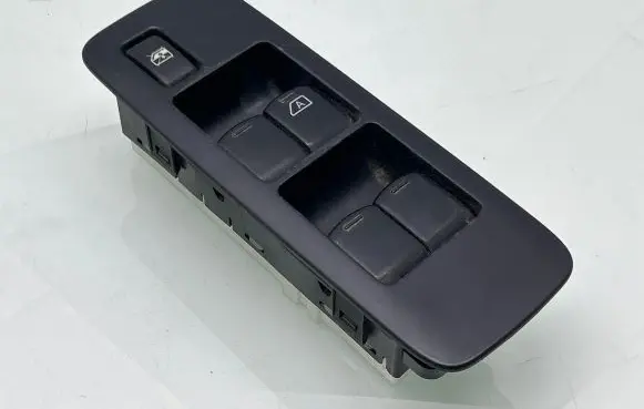 Nissan Qashqai Electric window control switch 25401BB65A 05334C