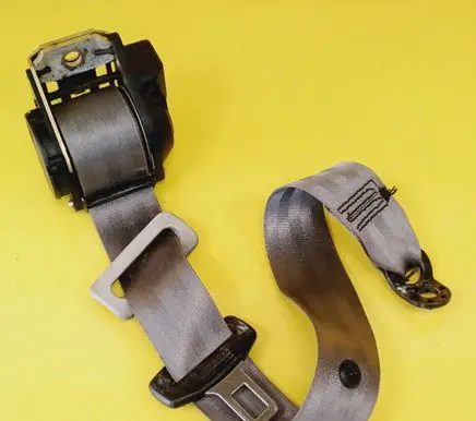Rear seatbelt