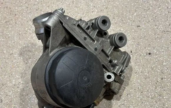 BMW M4 F82 F83 Oil filter mounting bracket 7637052