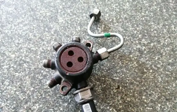 Renault Megane II Fuel main line pipe 8200379933