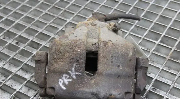 Volkswagen PASSAT B7 Front brake caliper