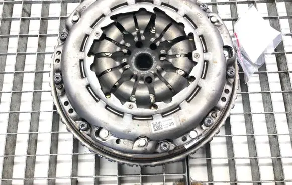 Renault Captur II Clutch set kit 302103464R