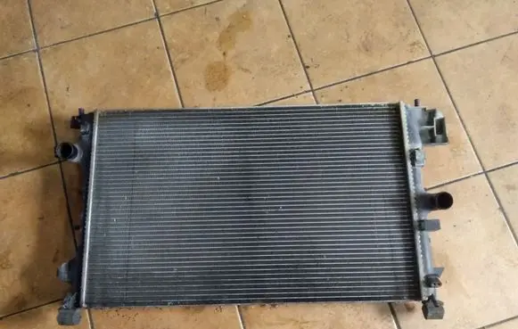 Opel Vectra C Coolant radiator 879738E