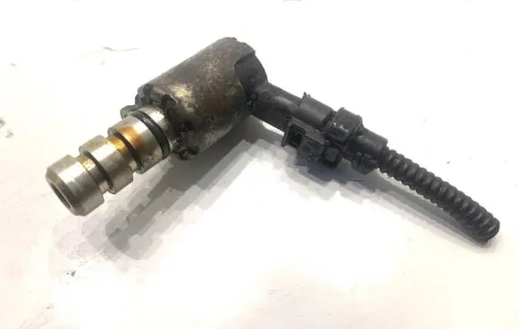 Audi A4 S4 B8 8K Fuel pressure regulator 06H115243F