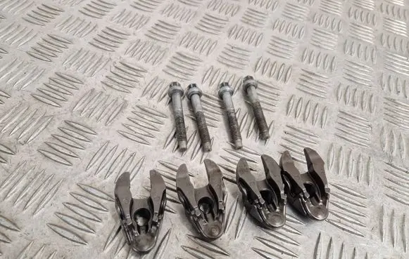 Citroen C4 II Fuel Injector clamp holder 