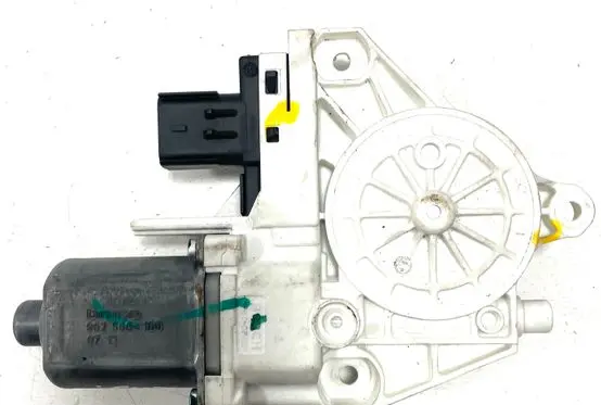Dodge Journey Front door window regulator motor 0130822472 962580100