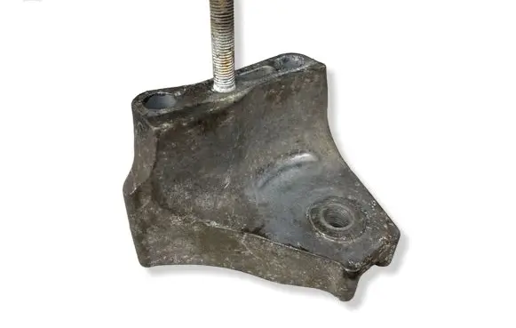 Toyota Avensis T250 Engine mounting bracket 