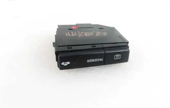 Toyota Avensis T250 Windscreen/window heater switch 8479005130C