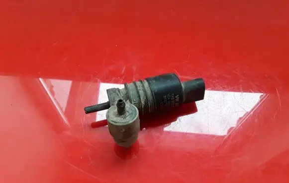 Volkswagen PASSAT B6 Windscreen/windshield washer pump 1K6955651 3122789