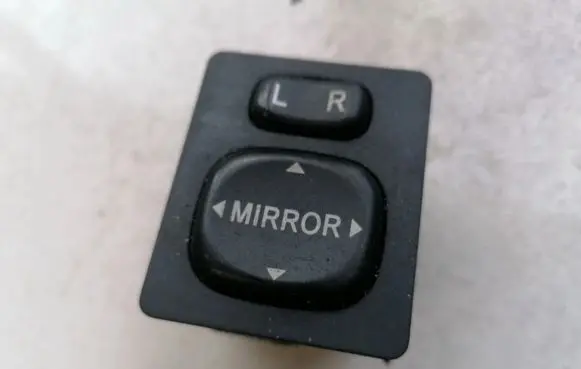Toyota Corolla Verso AR10 Wing mirror switch 769746A 183574