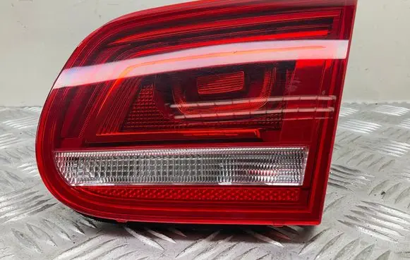 Volkswagen Eos Tailgate rear/tail lights 1Q0945094N