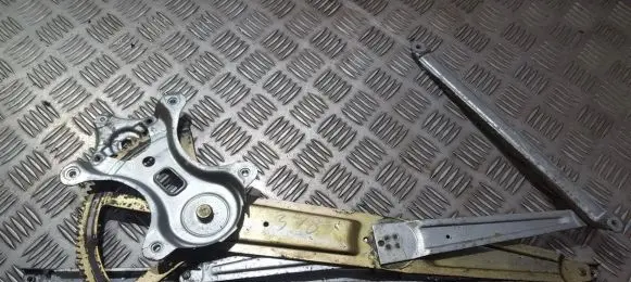 Toyota Corolla Verso E121 Front door window regulator with motor 370B