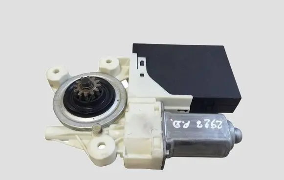 Volvo V50 Front door window regulator motor 30737681 994582108 130535080128
